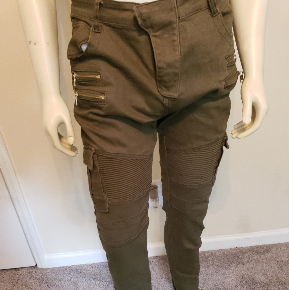 ARMY GREEN, MODERN STRETCH FITTED CARGO PANY